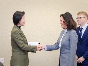 俄罗斯驻沈阳总领事普雷日科娃会见辽宁省人民政府外事办公室主任罗丽 俄罗斯驻沈阳总领事普雷日科娃会见辽宁省人民政府外事办公室主任罗丽