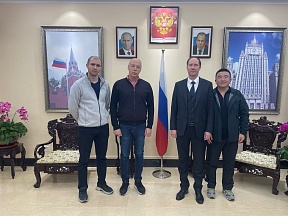 Генконсул С.В.Черненко принял делегацию ТЛЦ «Белый Раст» Генконсул С.В.Черненко принял делегацию ТЛЦ «Белый Раст»
